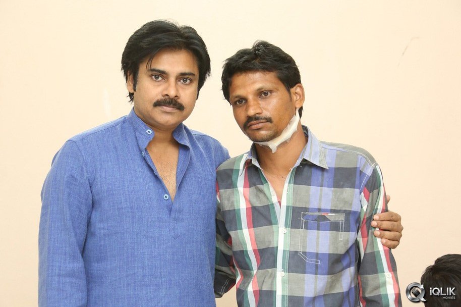 Pawan-Kalyan-Meets-His-Fan-Karuna-Srinivas
